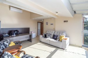 Casa em Condomínio à venda com 386m², 3 dormitórios, 1 suíte, 2 vagas, no bairro Vila Assuncao em Porto Alegre