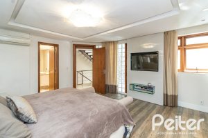 Casa em Condomínio à venda com 386m², 3 dormitórios, 1 suíte, 2 vagas, no bairro Vila Assuncao em Porto Alegre