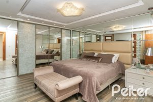 Casa em Condomínio à venda com 386m², 3 dormitórios, 1 suíte, 2 vagas, no bairro Vila Assuncao em Porto Alegre