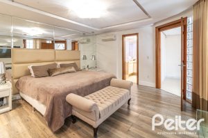 Casa em Condomínio à venda com 386m², 3 dormitórios, 1 suíte, 2 vagas, no bairro Vila Assuncao em Porto Alegre