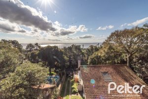 Casa em Condomínio à venda com 386m², 3 dormitórios, 1 suíte, 2 vagas, no bairro Vila Assuncao em Porto Alegre