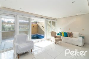 Casa em Condomínio à venda com 386m², 3 dormitórios, 1 suíte, 2 vagas, no bairro Vila Assuncao em Porto Alegre