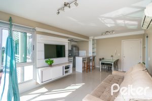 Apartamento à venda com 68m², 2 dormitórios, 1 suíte, 1 vaga, no bairro Tristeza em PORTO ALEGRE