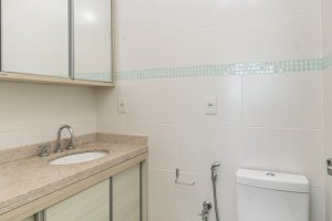 Apartamento à venda com 68m², 2 dormitórios, 1 suíte, 1 vaga, no bairro Tristeza em PORTO ALEGRE