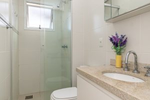 Apartamento à venda com 68m², 2 dormitórios, 1 suíte, 1 vaga, no bairro Tristeza em PORTO ALEGRE