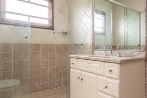 Casa em Condomínio à venda com 186m², 3 dormitórios, 1 suíte, 2 vagas, no bairro Jardim Isabel em Porto Alegre