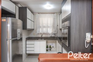 Casa em Condomínio à venda com 186m², 3 dormitórios, 1 suíte, 2 vagas, no bairro Jardim Isabel em Porto Alegre