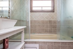 Casa em Condomínio à venda com 186m², 3 dormitórios, 1 suíte, 2 vagas, no bairro Jardim Isabel em Porto Alegre