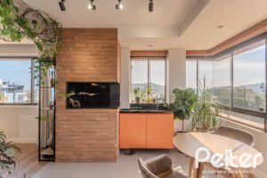 Apartamento à venda com 109m², 3 dormitórios, 1 suíte, 2 vagas, no bairro Cristal em Porto Alegre