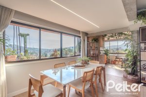 Apartamento à venda com 109m², 3 dormitórios, 1 suíte, 2 vagas, no bairro Cristal em Porto Alegre