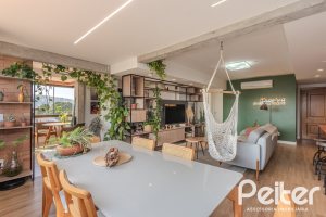 Apartamento à venda com 109m², 3 dormitórios, 1 suíte, 2 vagas, no bairro Cristal em Porto Alegre