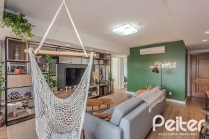 Apartamento à venda com 109m², 3 dormitórios, 1 suíte, 2 vagas, no bairro Cristal em Porto Alegre