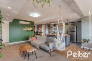 Apartamento à venda com 109m², 3 dormitórios, 1 suíte, 2 vagas, no bairro Cristal em Porto Alegre