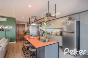 Apartamento à venda com 109m², 3 dormitórios, 1 suíte, 2 vagas, no bairro Cristal em Porto Alegre