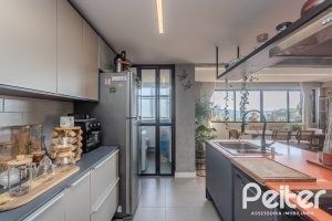 Apartamento à venda com 109m², 3 dormitórios, 1 suíte, 2 vagas, no bairro Cristal em Porto Alegre