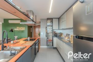 Apartamento à venda com 109m², 3 dormitórios, 1 suíte, 2 vagas, no bairro Cristal em Porto Alegre