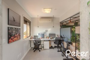 Apartamento à venda com 109m², 3 dormitórios, 1 suíte, 2 vagas, no bairro Cristal em Porto Alegre