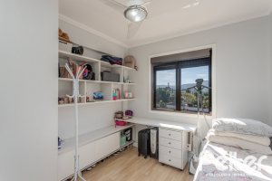 Apartamento à venda com 109m², 3 dormitórios, 1 suíte, 2 vagas, no bairro Cristal em Porto Alegre