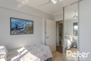 Apartamento à venda com 109m², 3 dormitórios, 1 suíte, 2 vagas, no bairro Cristal em Porto Alegre
