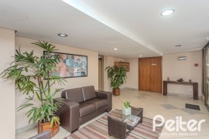 Apartamento à venda com 109m², 3 dormitórios, 1 suíte, 2 vagas, no bairro Cristal em Porto Alegre