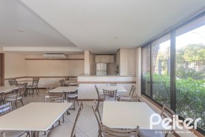 Apartamento à venda com 109m², 3 dormitórios, 1 suíte, 2 vagas, no bairro Cristal em Porto Alegre