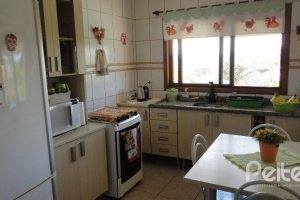 Casa à venda com 156m², 3 dormitórios, 1 suíte, 2 vagas, no bairro Espírito Santo em Porto Alegre