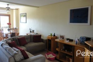 Casa à venda com 156m², 3 dormitórios, 1 suíte, 2 vagas, no bairro Espírito Santo em Porto Alegre