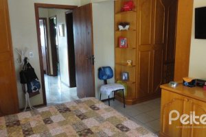 Casa à venda com 156m², 3 dormitórios, 1 suíte, 2 vagas, no bairro Espírito Santo em Porto Alegre