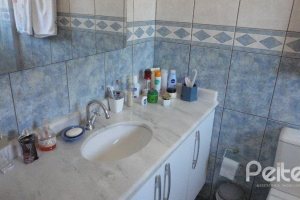 Casa à venda com 156m², 3 dormitórios, 1 suíte, 2 vagas, no bairro Espírito Santo em Porto Alegre