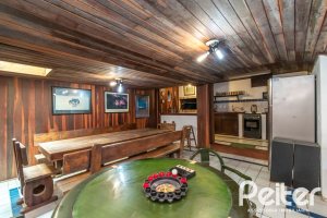 Casa à venda com 255m², 3 dormitórios, 1 suíte, 2 vagas, no bairro Vila Assuncao em Porto Alegre