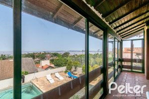 Casa à venda com 255m², 3 dormitórios, 1 suíte, 2 vagas, no bairro Vila Assuncao em Porto Alegre