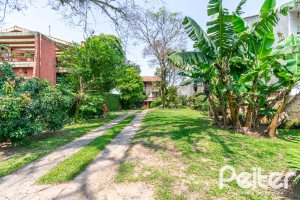 Casa à venda com 255m², 3 dormitórios, 1 suíte, 2 vagas, no bairro Vila Assuncao em Porto Alegre