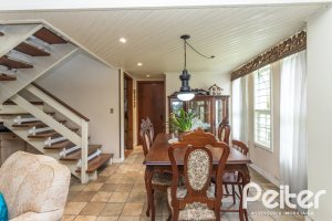 Casa à venda com 359m², 3 dormitórios, 1 suíte, 2 vagas, no bairro Ipanema em Porto Alegre