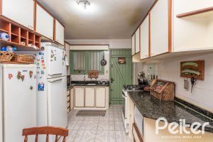 Casa à venda com 359m², 3 dormitórios, 1 suíte, 2 vagas, no bairro Ipanema em Porto Alegre