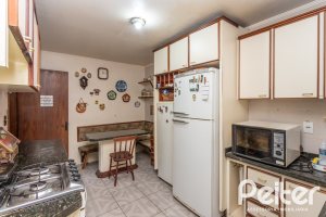 Casa à venda com 359m², 3 dormitórios, 1 suíte, 2 vagas, no bairro Ipanema em Porto Alegre