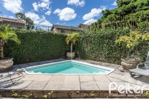 Casa à venda com 359m², 3 dormitórios, 1 suíte, 2 vagas, no bairro Ipanema em Porto Alegre