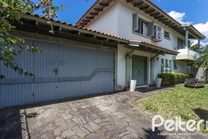 Casa à venda com 359m², 3 dormitórios, 1 suíte, 2 vagas, no bairro Ipanema em Porto Alegre