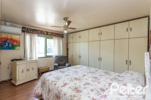 Casa à venda com 359m², 3 dormitórios, 1 suíte, 2 vagas, no bairro Ipanema em Porto Alegre