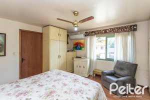 Casa à venda com 359m², 3 dormitórios, 1 suíte, 2 vagas, no bairro Ipanema em Porto Alegre