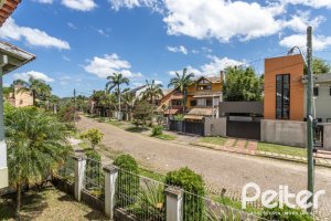 Casa à venda com 359m², 3 dormitórios, 1 suíte, 2 vagas, no bairro Ipanema em Porto Alegre