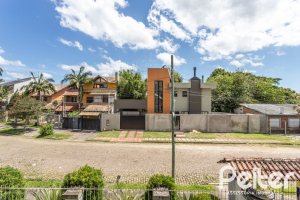 Casa à venda com 359m², 3 dormitórios, 1 suíte, 2 vagas, no bairro Ipanema em Porto Alegre
