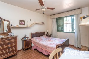 Casa à venda com 359m², 3 dormitórios, 1 suíte, 2 vagas, no bairro Ipanema em Porto Alegre