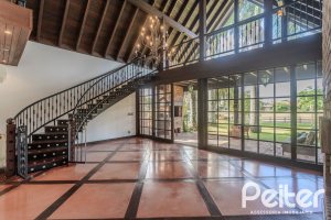 Casa em Condomínio à venda com 493m², 5 dormitórios, 5 suítes, 4 vagas, no bairro Terra Ville em Porto Alegre