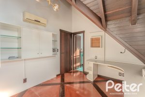Casa em Condomínio à venda com 493m², 5 dormitórios, 5 suítes, 4 vagas, no bairro Terra Ville em Porto Alegre