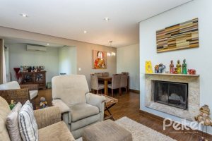 Apartamento à venda com 122m², 3 dormitórios, 1 suíte, 2 vagas, no bairro Ipanema em Porto Alegre