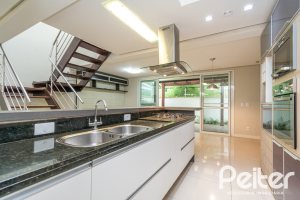 Casa em Condomínio à venda com 177m², 3 dormitórios, 1 suíte, 2 vagas, no bairro Ipanema em PORTO ALEGRE