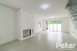 Casa à venda com 284m², 3 dormitórios, 1 suíte, 4 vagas, no bairro Tristeza em Porto Alegre