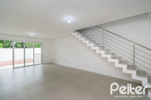 Casa à venda com 284m², 3 dormitórios, 1 suíte, 4 vagas, no bairro Tristeza em Porto Alegre