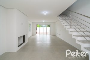 Casa à venda com 284m², 3 dormitórios, 1 suíte, 4 vagas, no bairro Tristeza em Porto Alegre