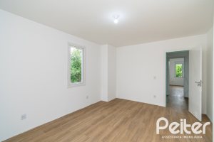 Casa à venda com 284m², 3 dormitórios, 1 suíte, 4 vagas, no bairro Tristeza em Porto Alegre